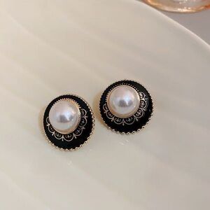 Chic Black and Gold Pearl Stud Earrings